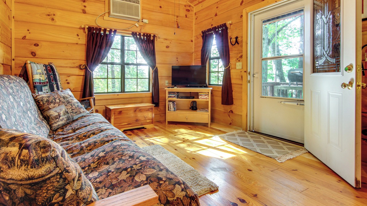 Photo of Bedroom in Hendersonville