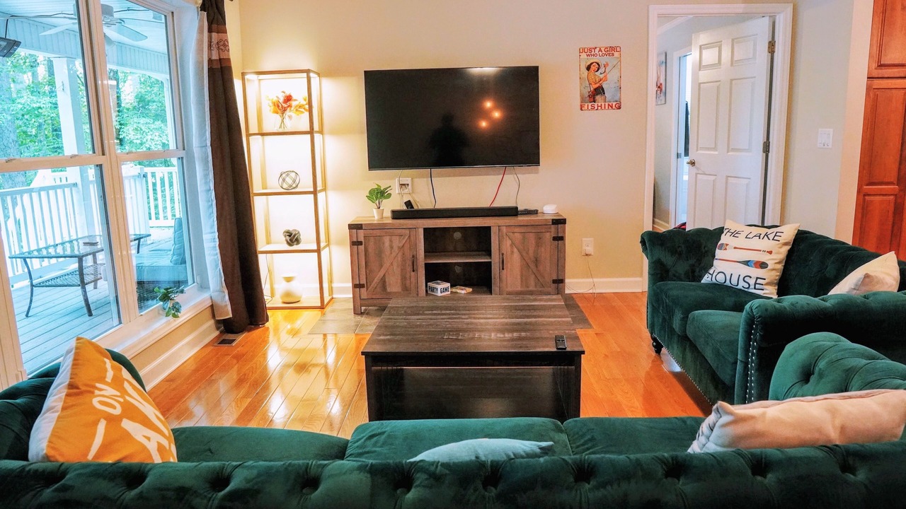 Photo of Livingroom in Roxboro