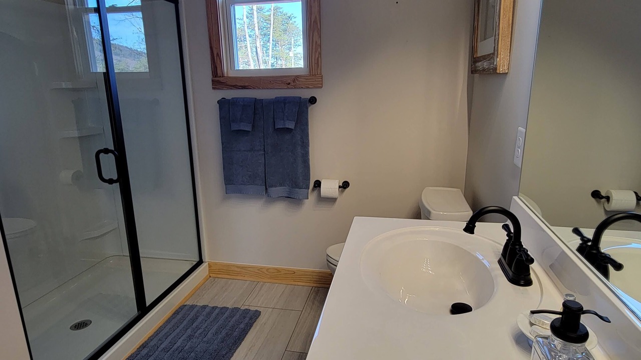 Photo of Bathroom in Pinnacle