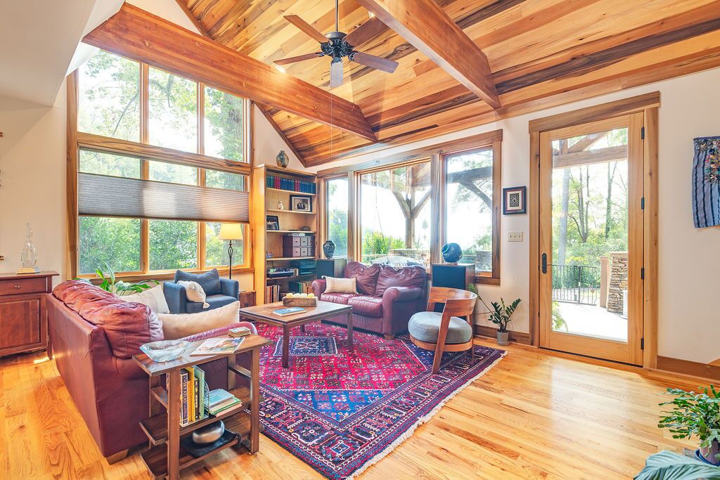 Photo of Livingroom in Woodfin
