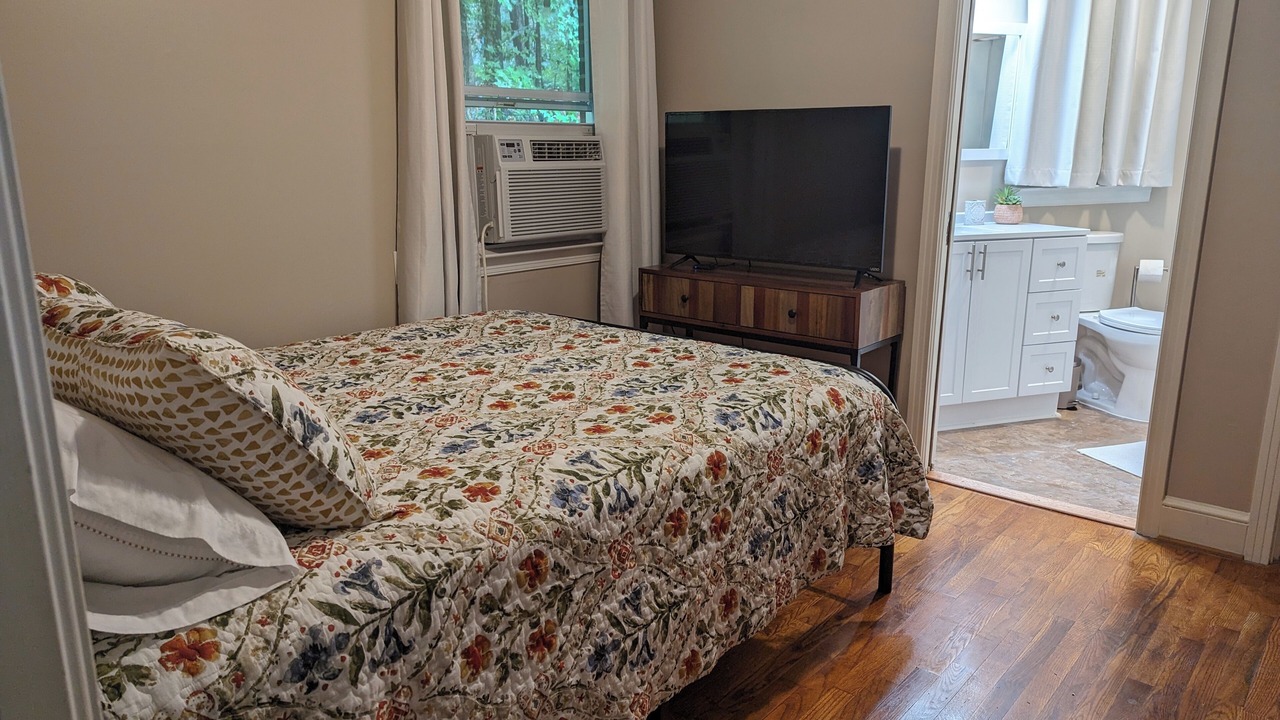 Photo of Bedroom in Roxboro