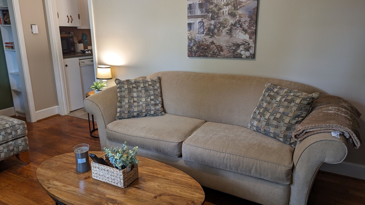 Photo of Livingroom in Roxboro