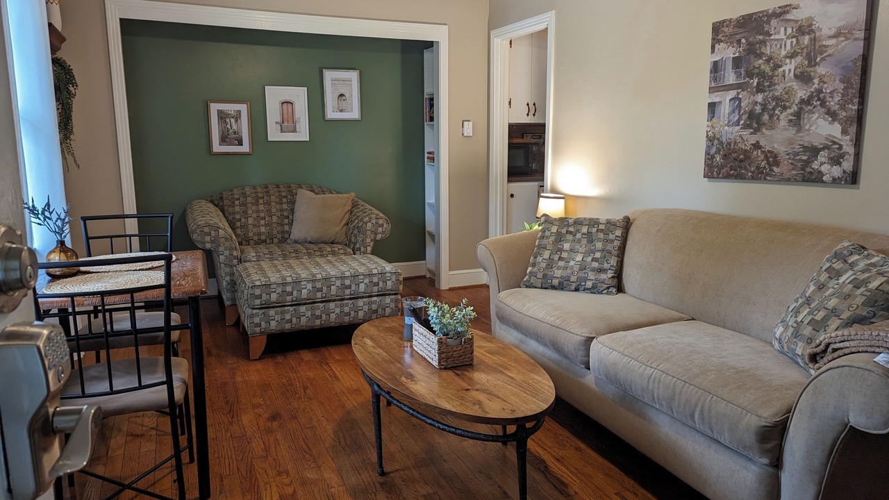 Photo of Livingroom in Roxboro