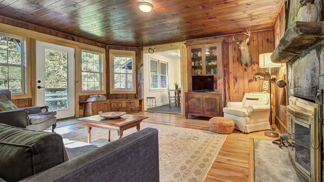 Photo of Livingroom in Tuxedo