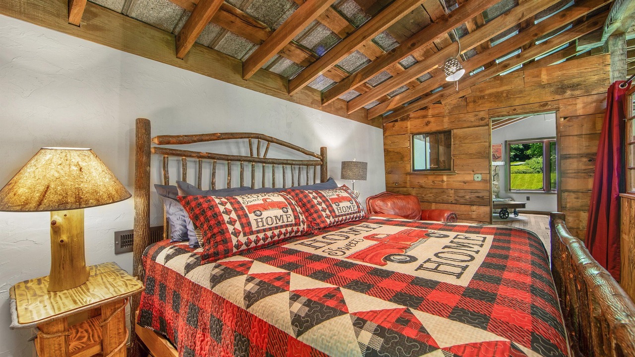Photo of Bedroom in Waynesville