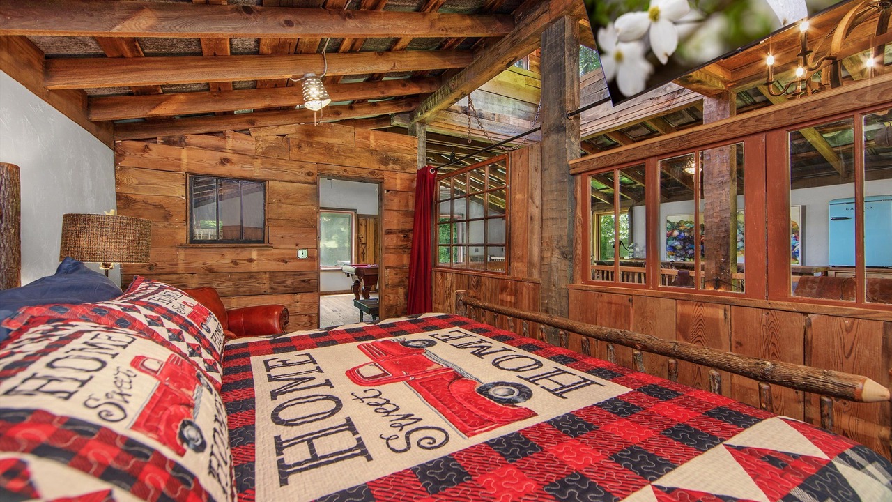 Photo of Bedroom in Waynesville