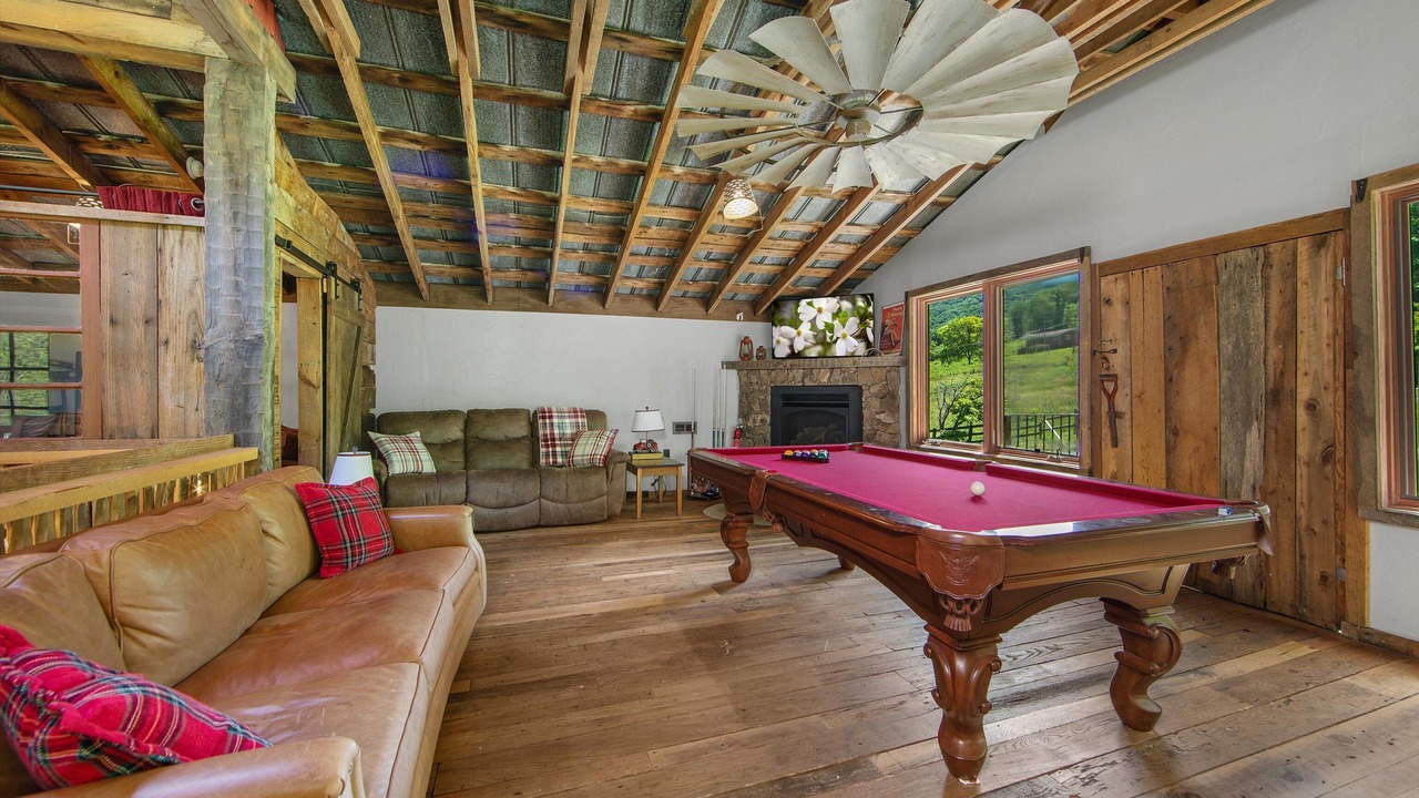Photo of Livingroom in Waynesville