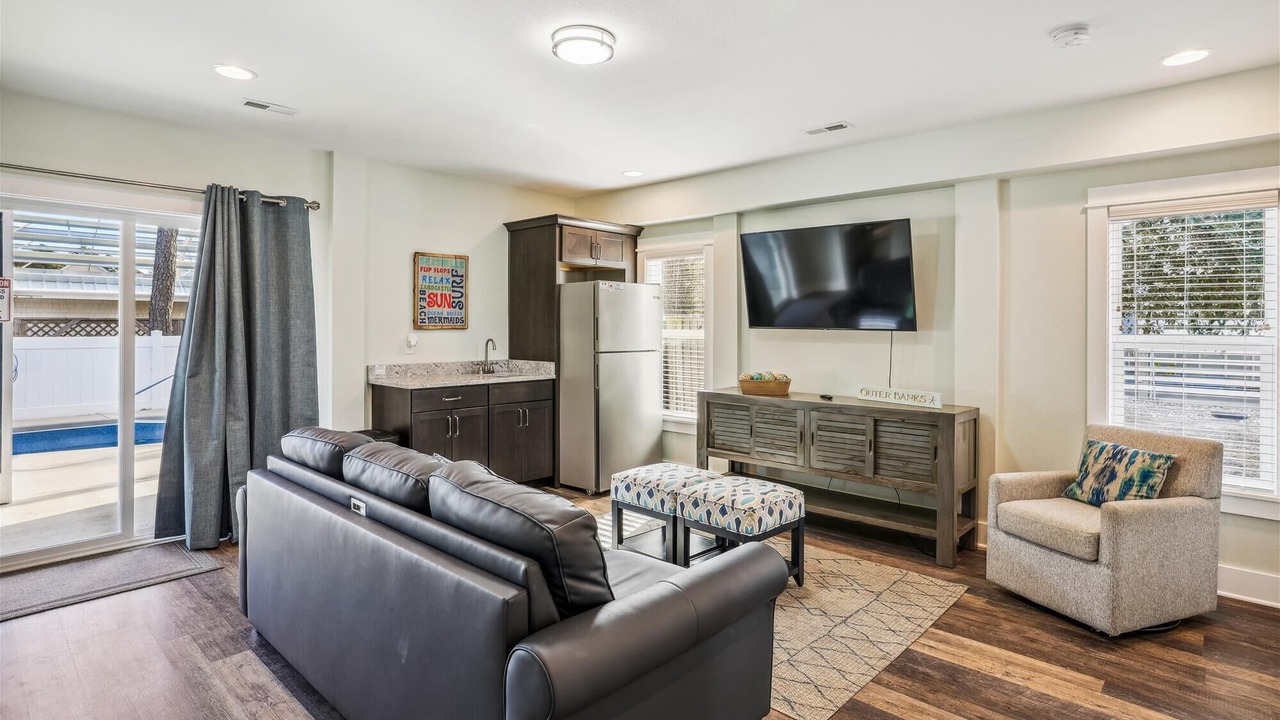 Photo of Livingroom in Whalehead Beach