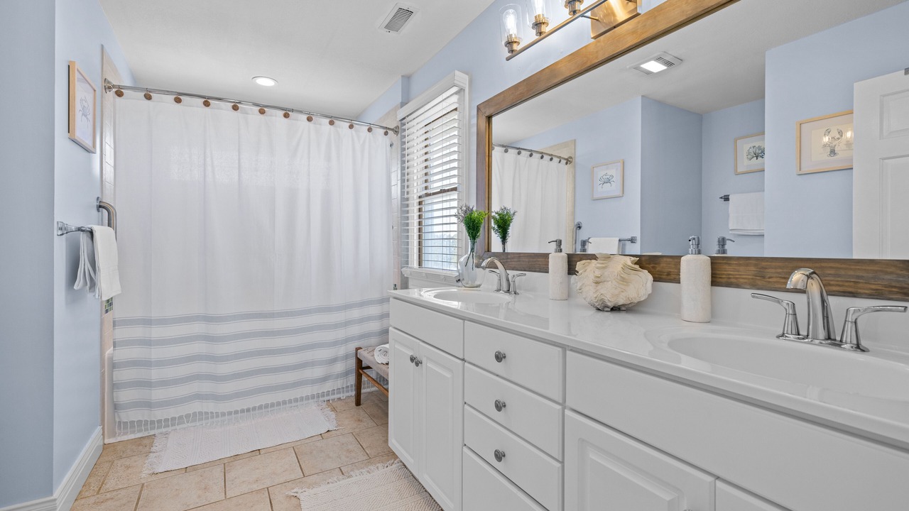 Photo of Bathroom in Waves