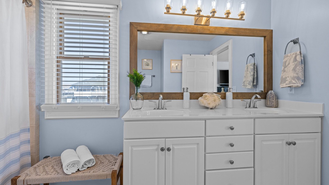 Photo of Bathroom in Waves