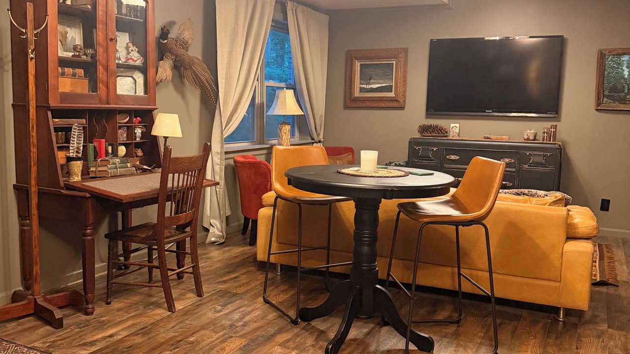 Photo of Bedroom in Crestline Heights