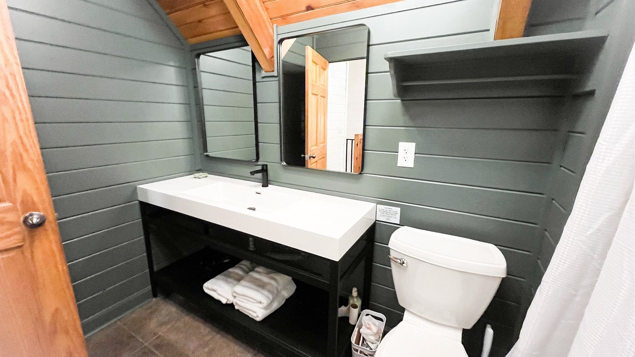Photo of Bathroom in Bear Den