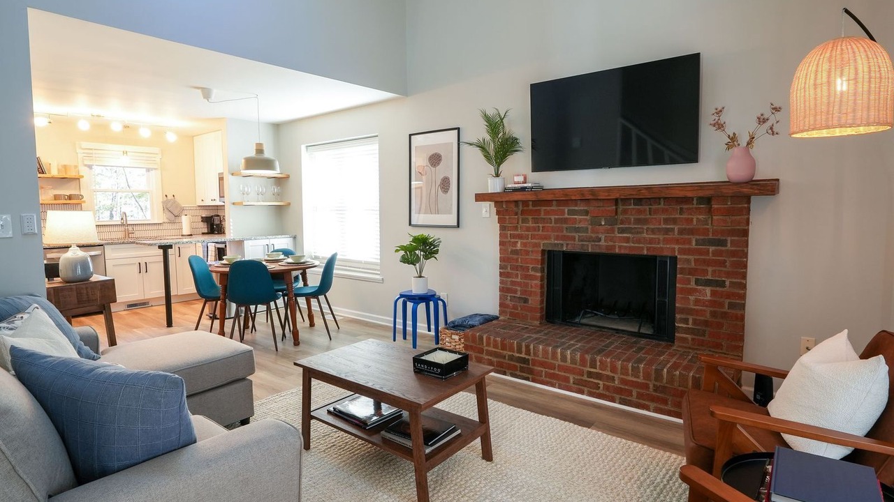 Photo of Livingroom in Southwest Raleigh