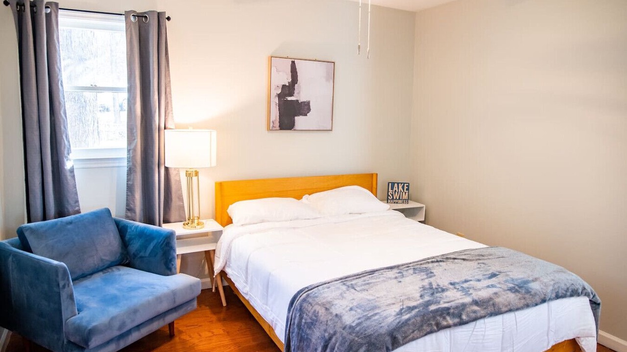 Photo of Bedroom in Leasburg