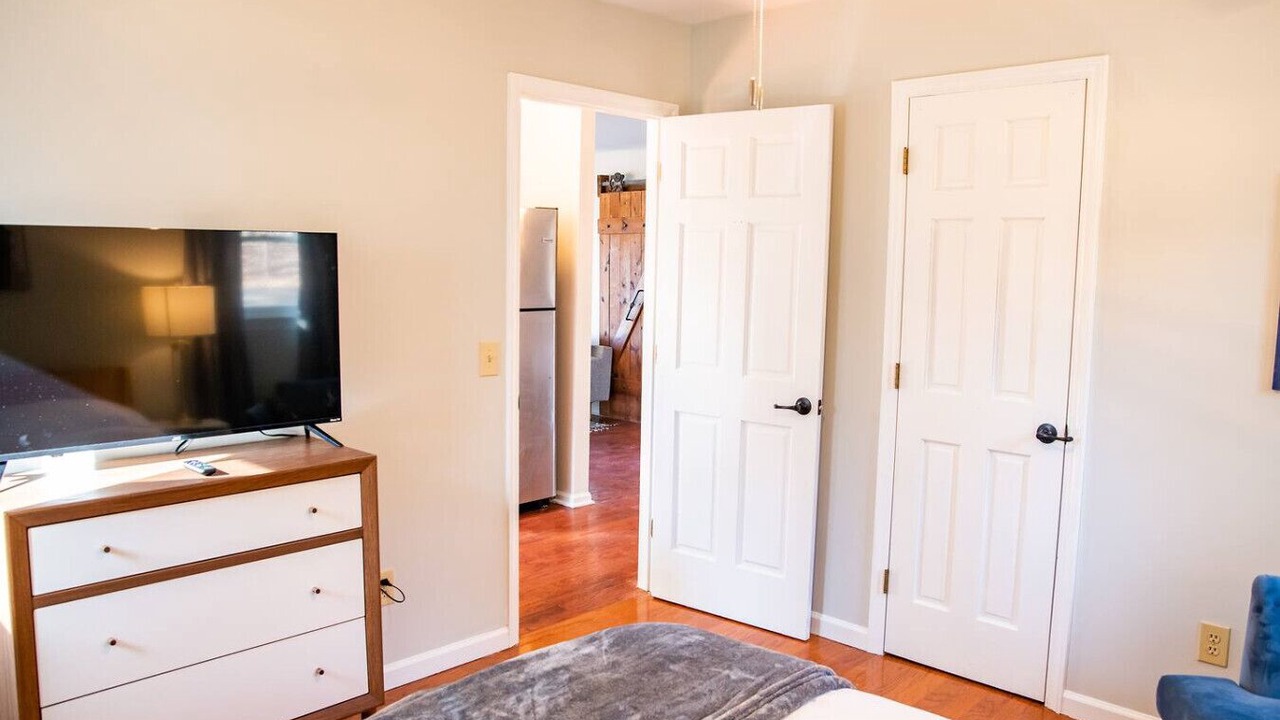 Photo of Bedroom in Leasburg