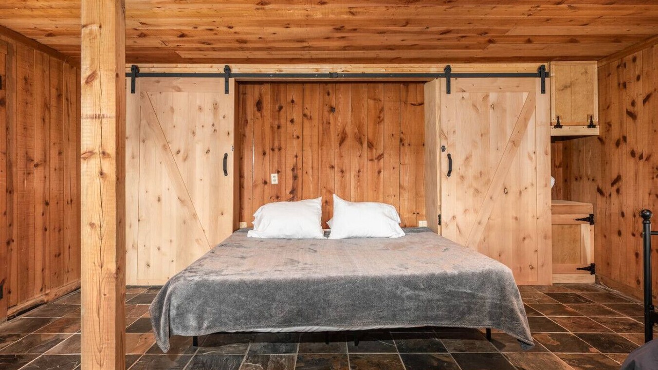 Photo of Bedroom in Leasburg