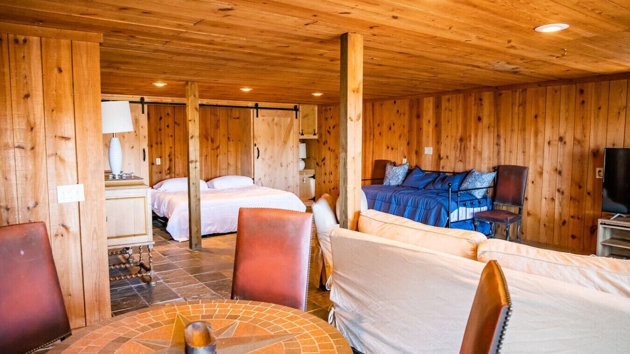 Photo of Bedroom in Leasburg