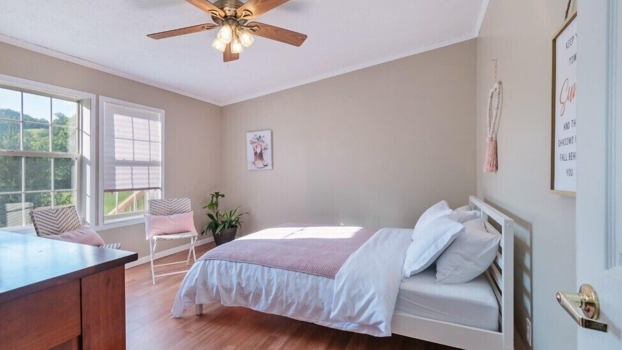 Photo of Bedroom in Robbinsville