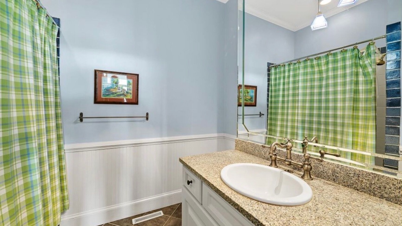 Photo of Bathroom in Leasburg