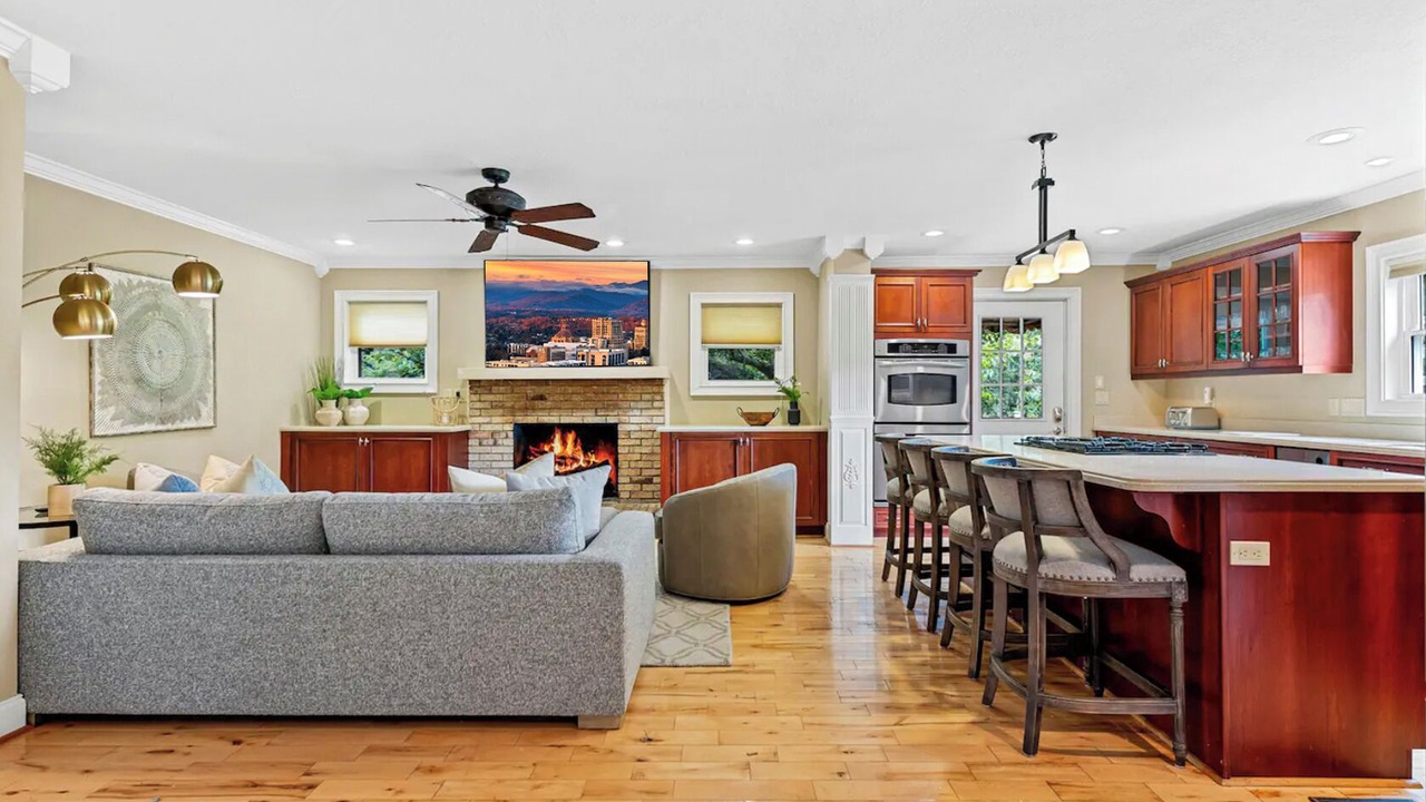 Photo of Livingroom in Hendersonville