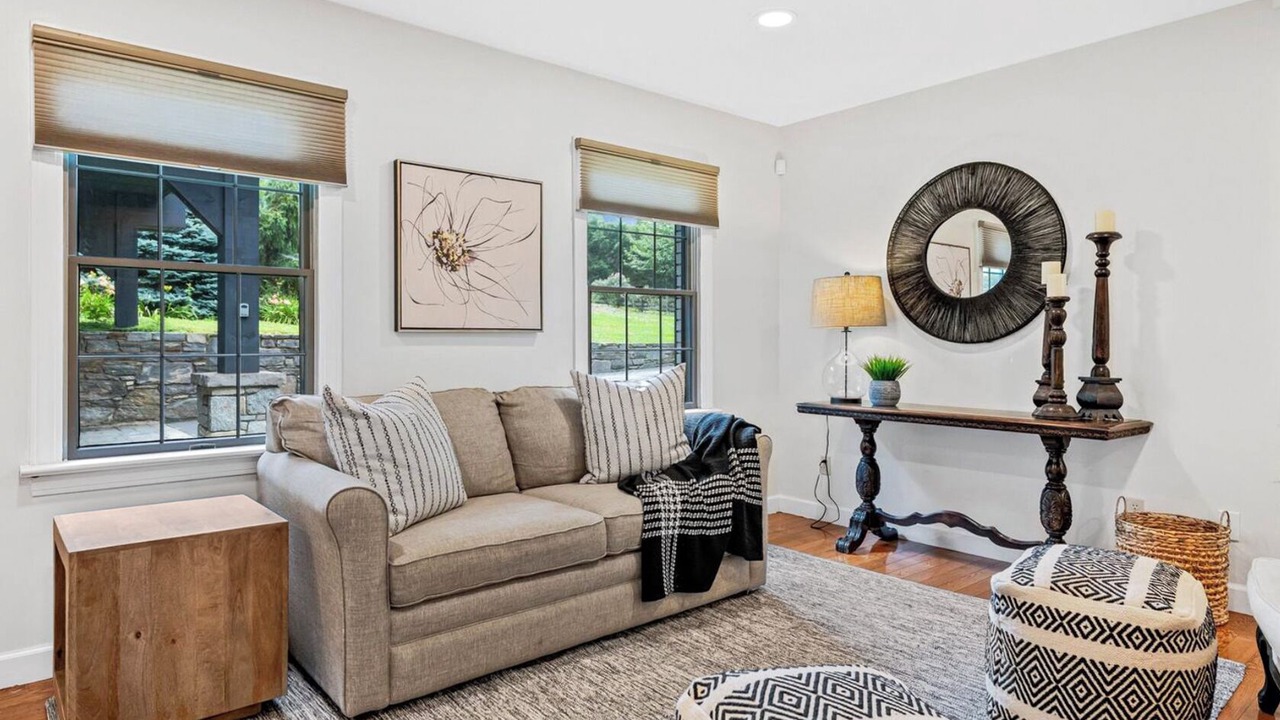 Photo of Livingroom in Fairview