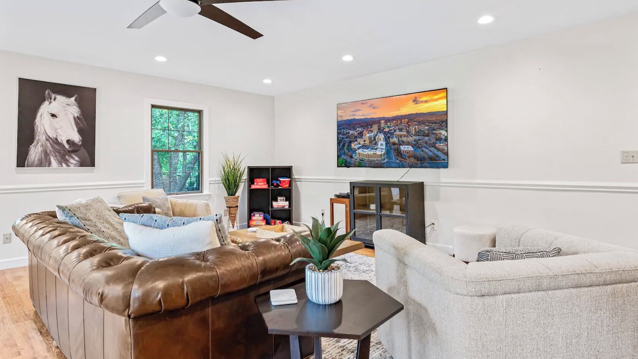 Photo of Livingroom in Fairview