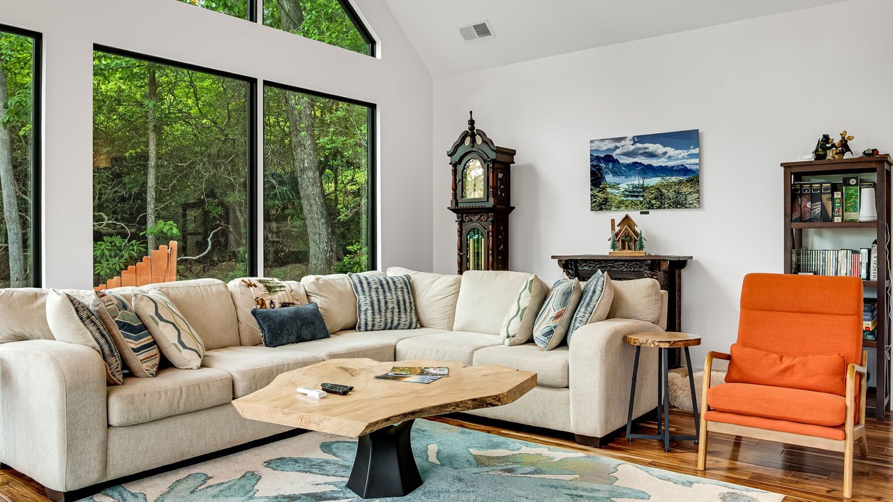 Photo of Livingroom in Laurel Park