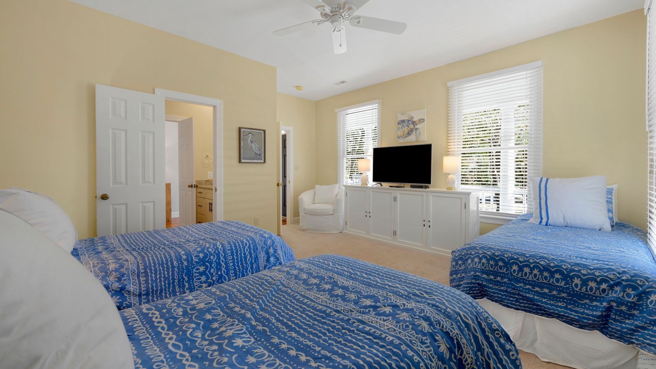 Photo of Bedroom in Debordieu Colony