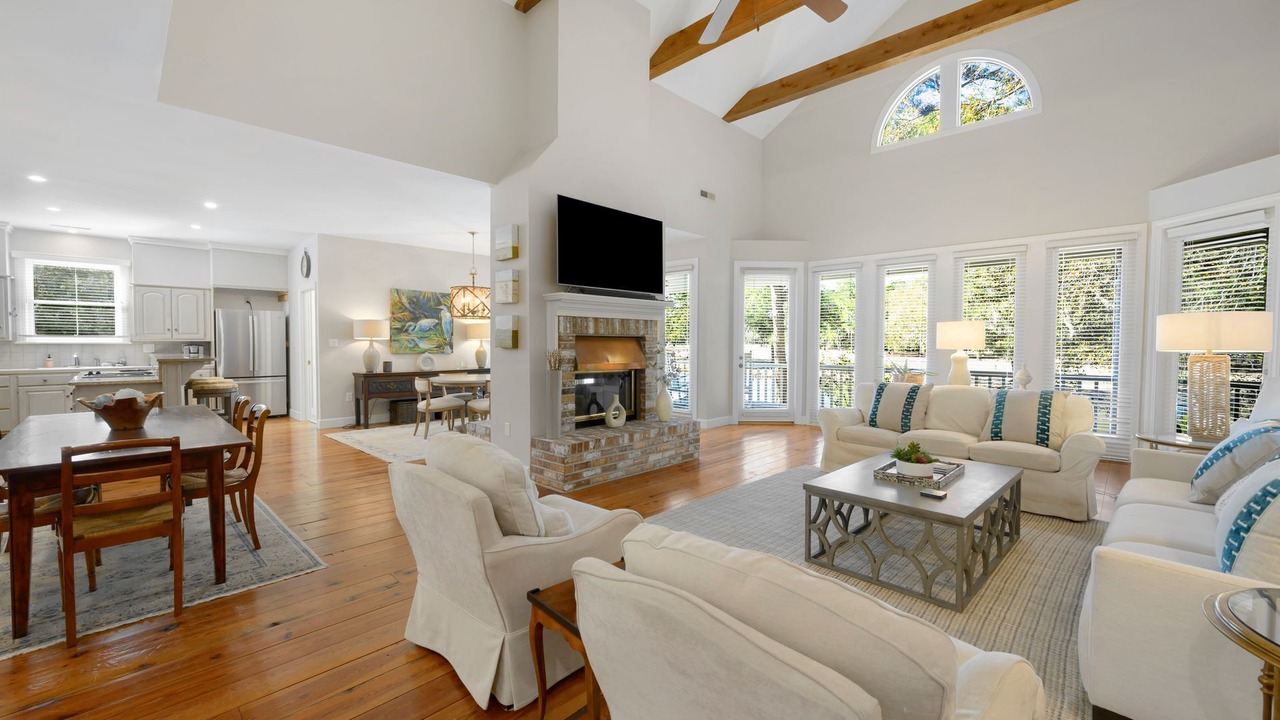 Photo of Livingroom in Debordieu Colony