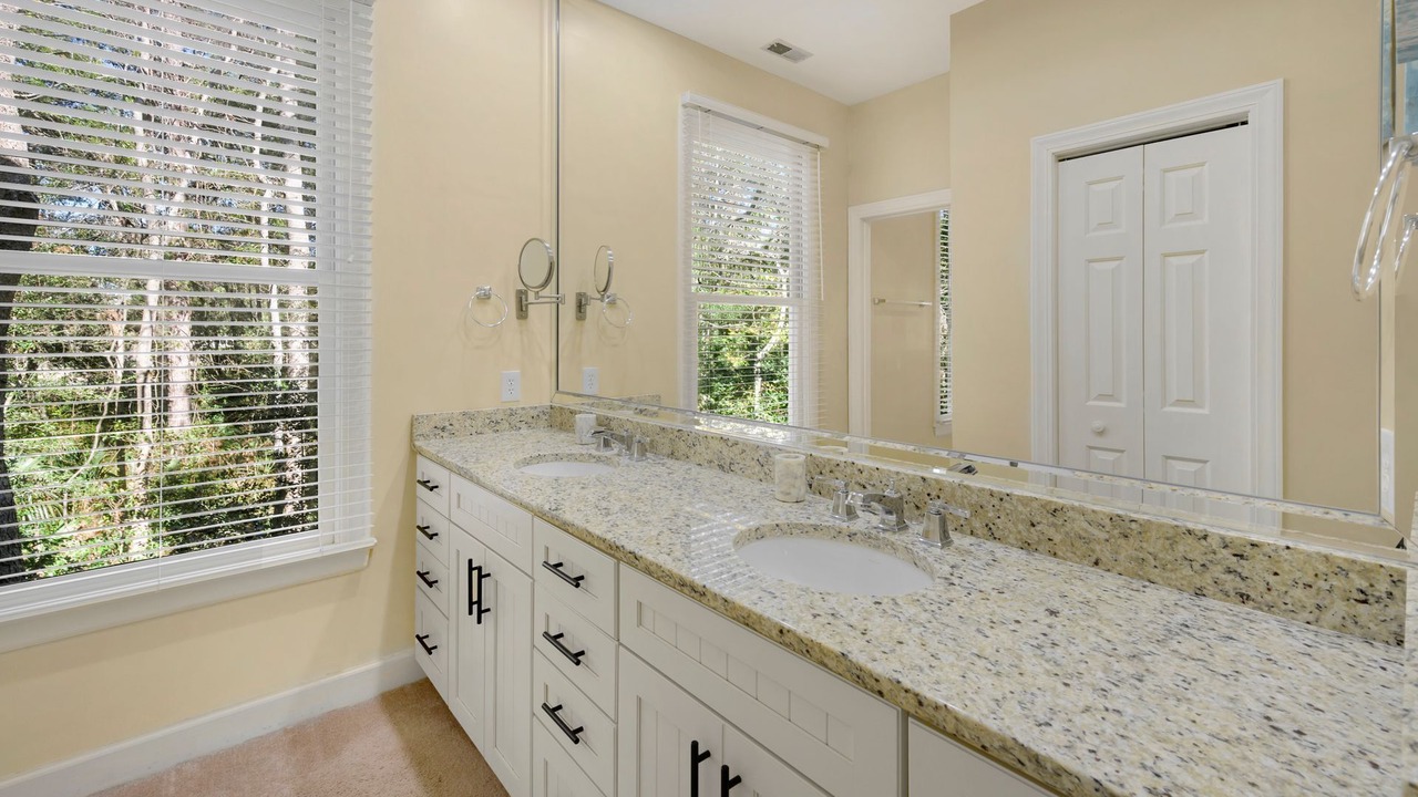 Photo of Bathroom in Debordieu Colony