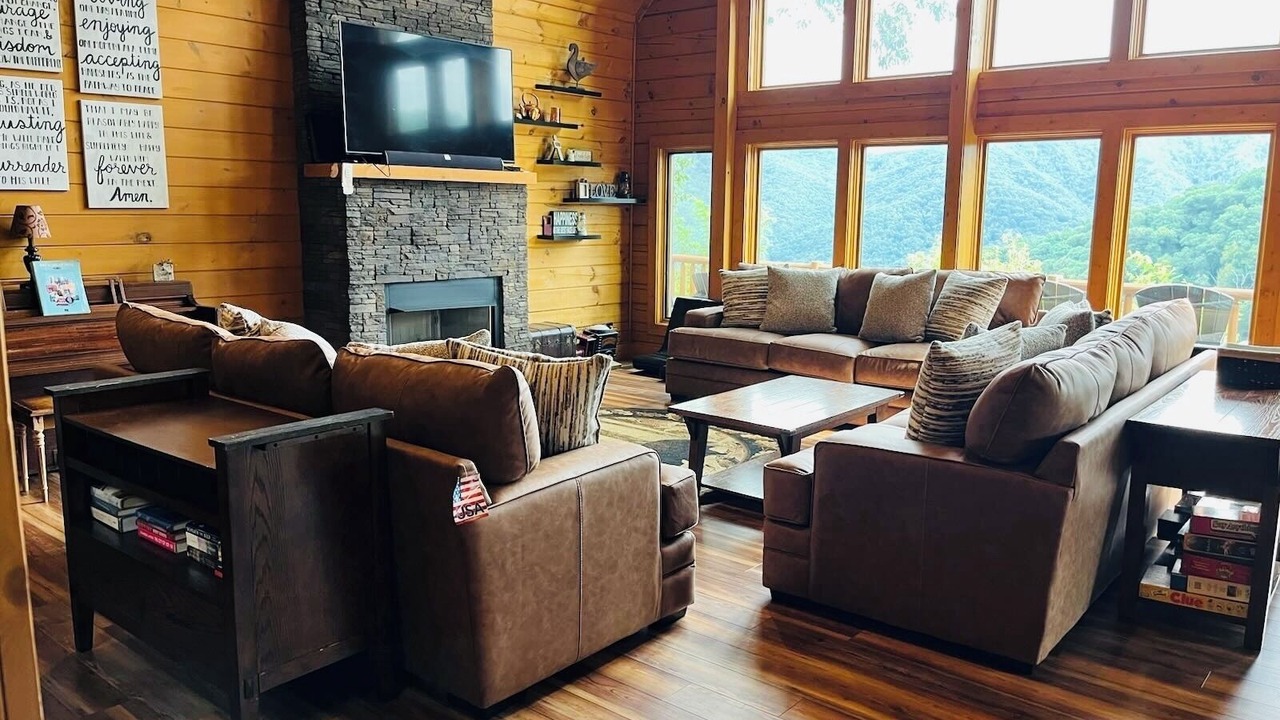 Photo of Livingroom in Maggie Valley