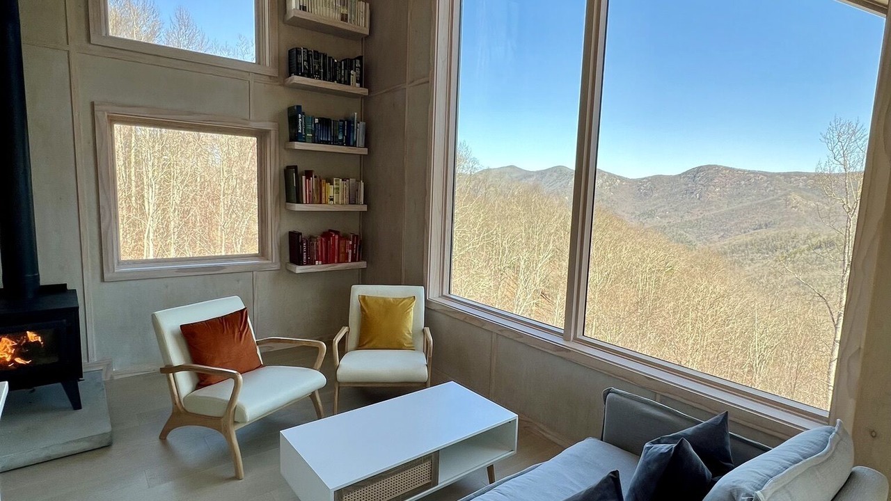 Photo of Livingroom in Scaly Mountain