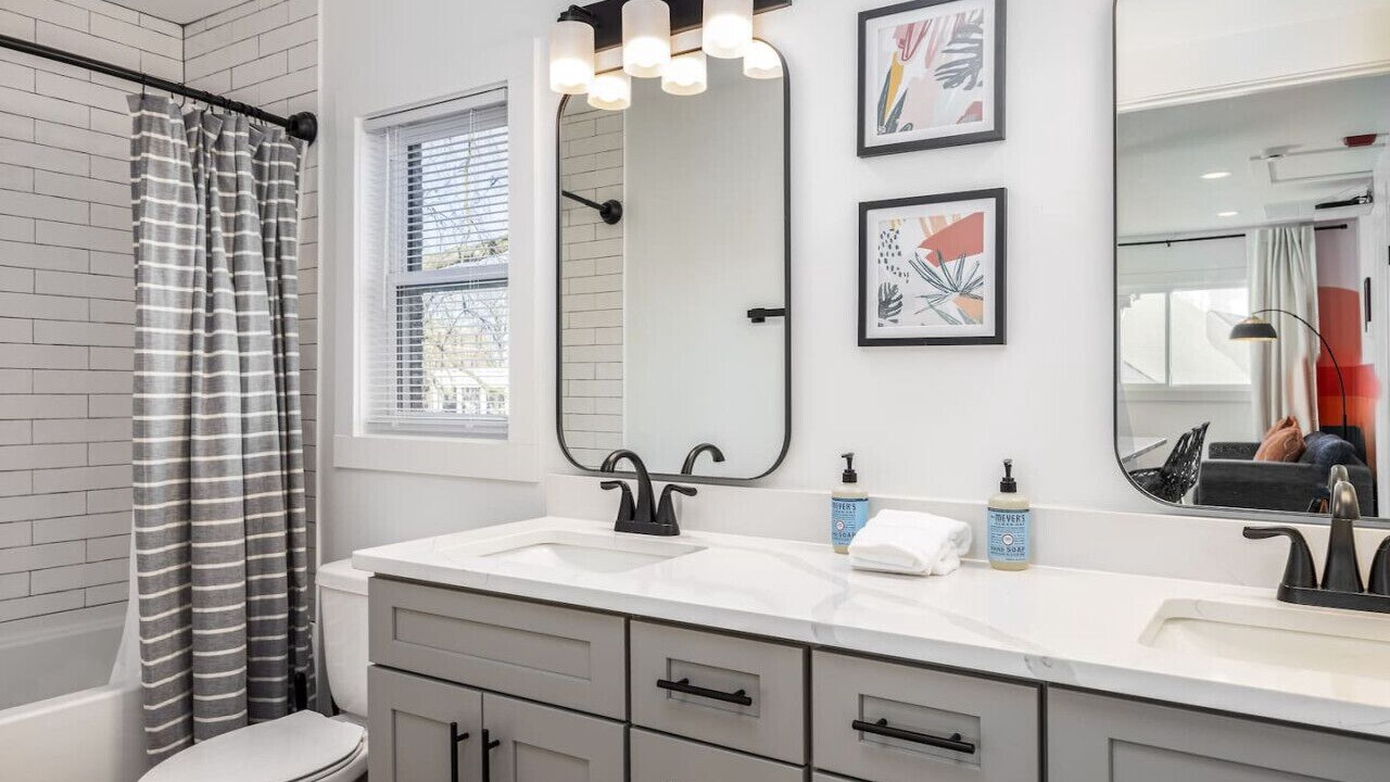 Photo of Bathroom in Hillsboro Village