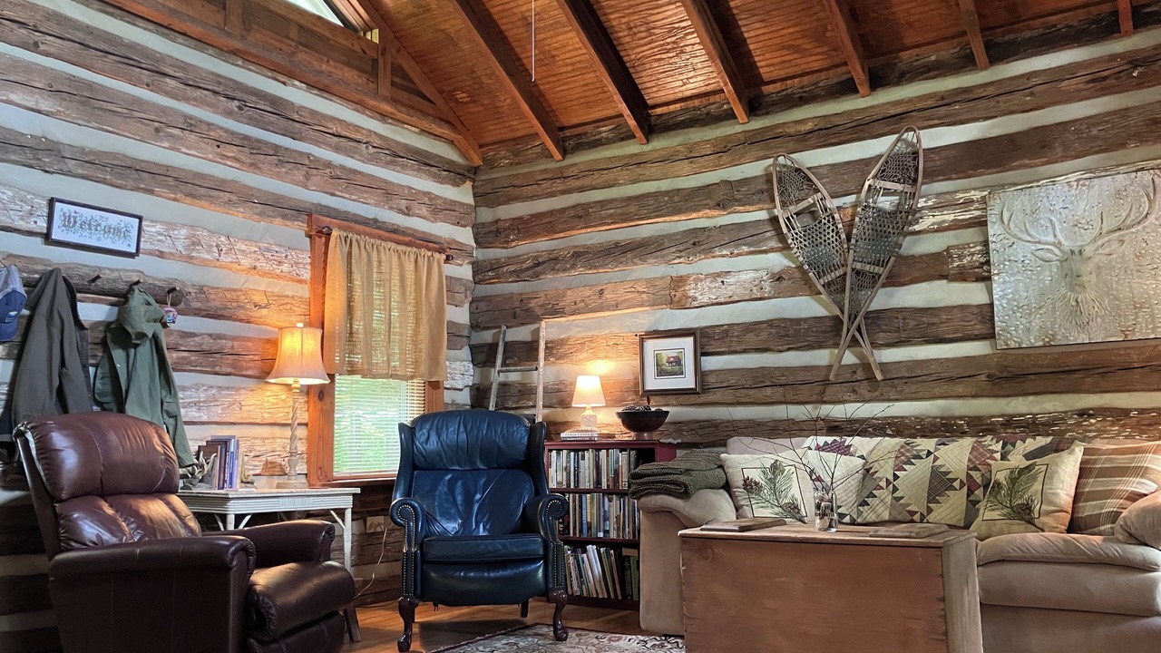 Photo of Livingroom in Lansing