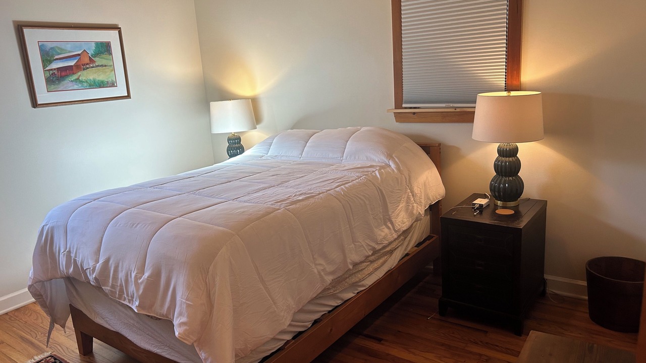 Photo of Bedroom in Saluda
