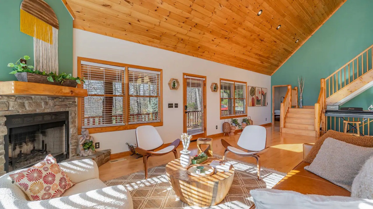 Photo of Livingroom in Old Fort