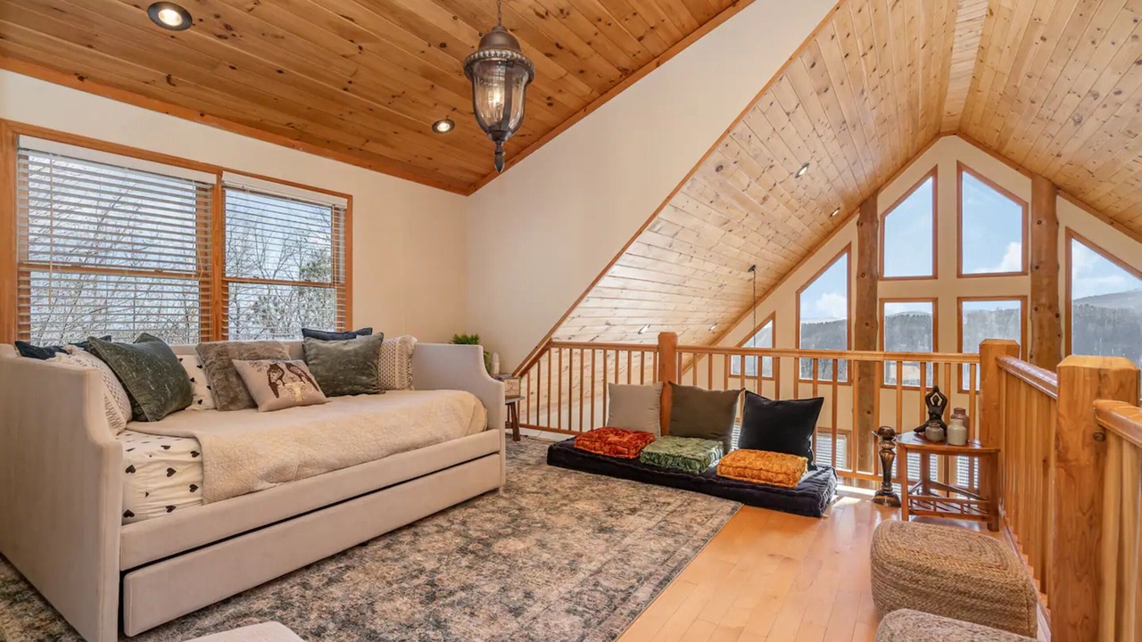 Photo of Livingroom in Old Fort