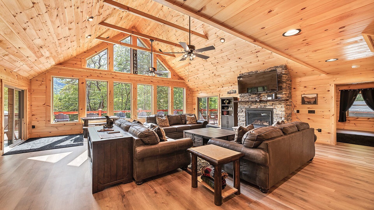 Photo of Livingroom in Maggie Valley