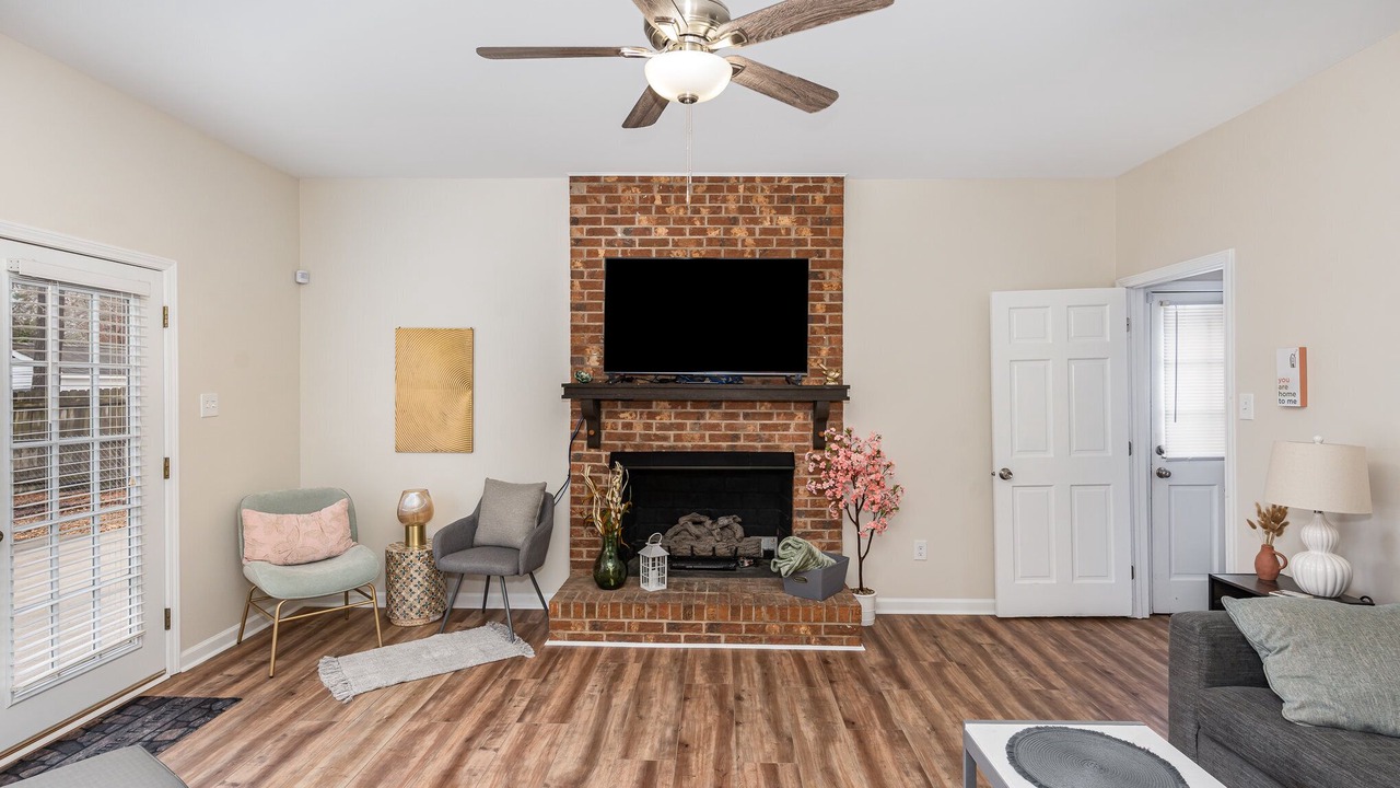 Photo of Livingroom in Northeast Raleigh