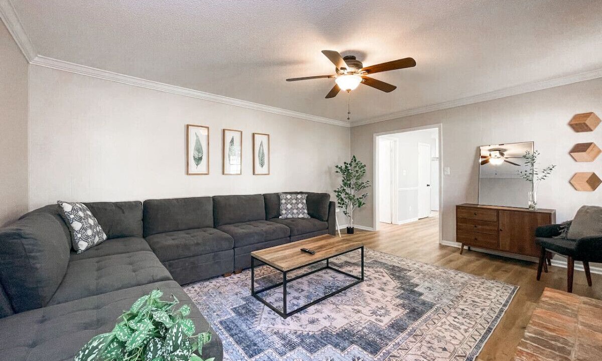 Photo of Livingroom in North Raleigh