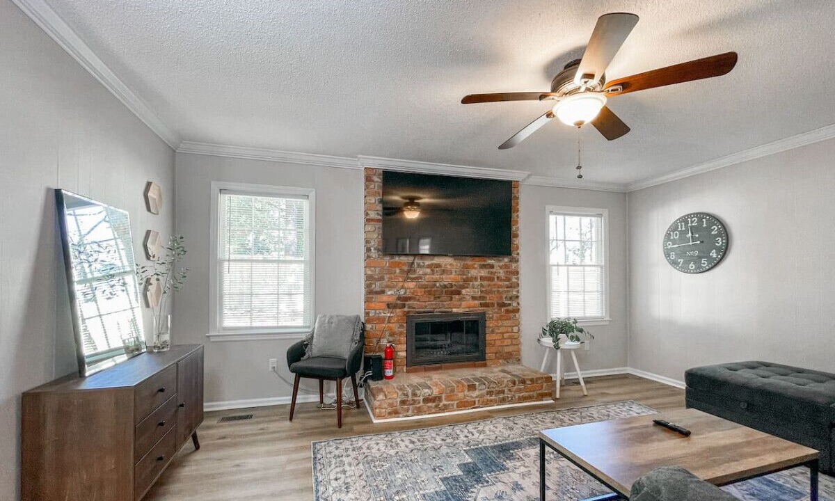 Photo of Livingroom in North Raleigh
