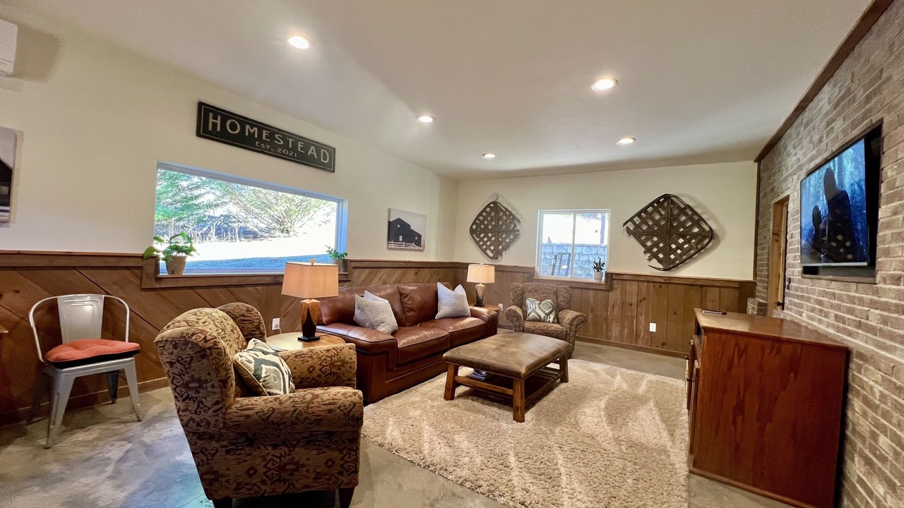 Photo of Bedroom in Hendersonville