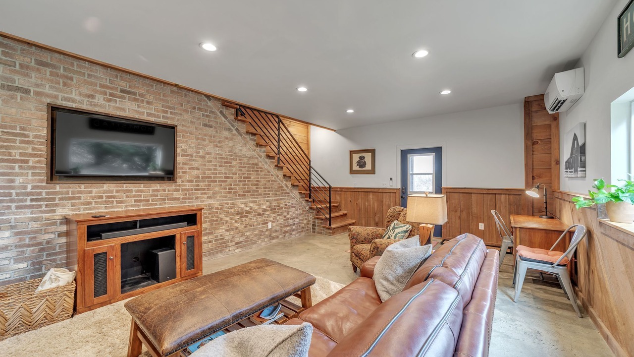 Photo of Bedroom in Hendersonville