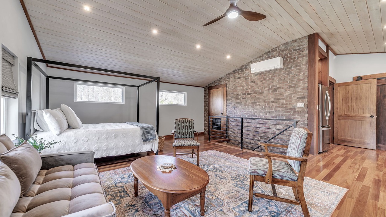 Photo of Bedroom in Hendersonville