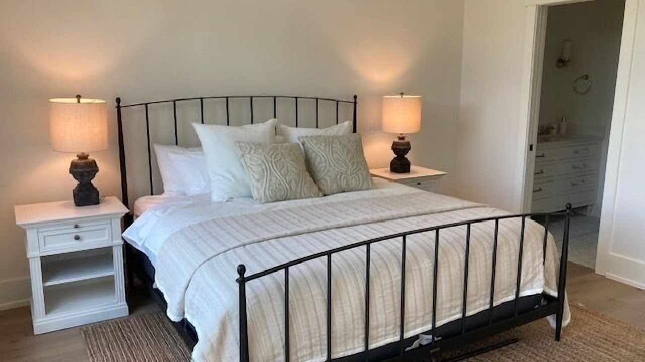 Photo of Bedroom in Middle Island Plantation