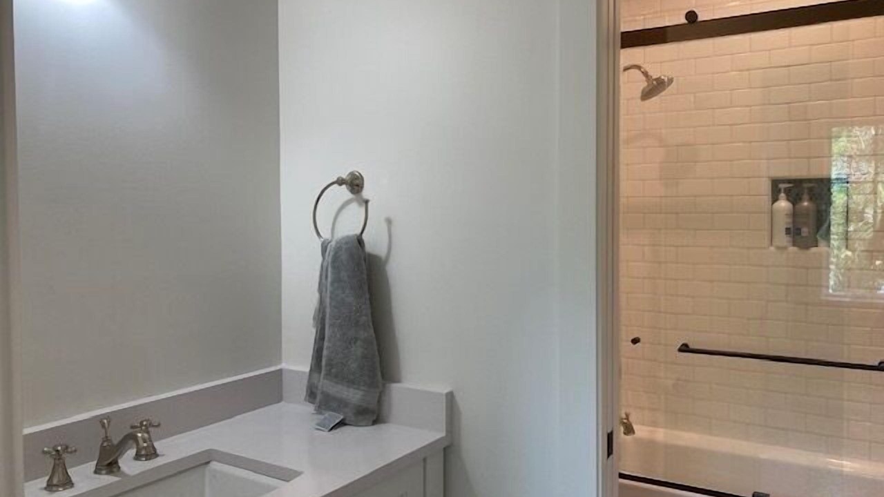 Photo of Bathroom in Middle Island Plantation