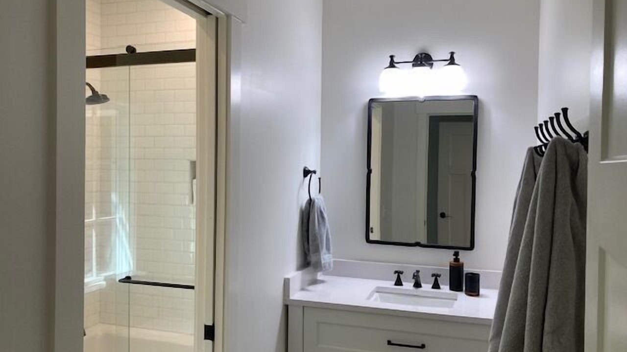 Photo of Bathroom in Middle Island Plantation