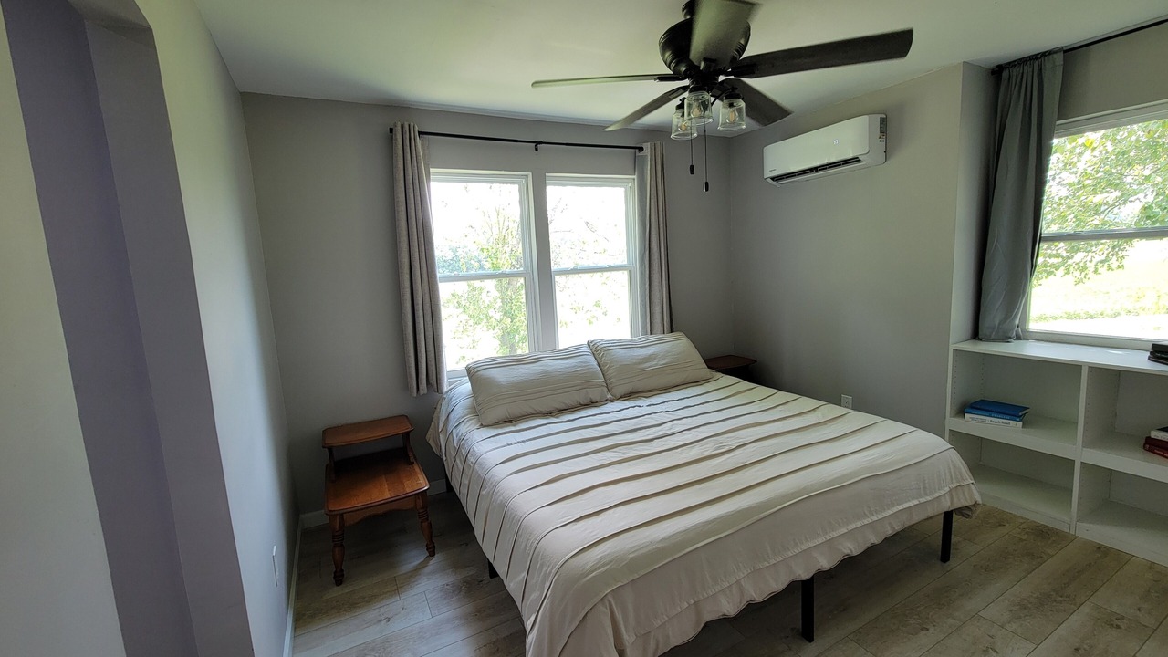 Photo of Bedroom in Crisp