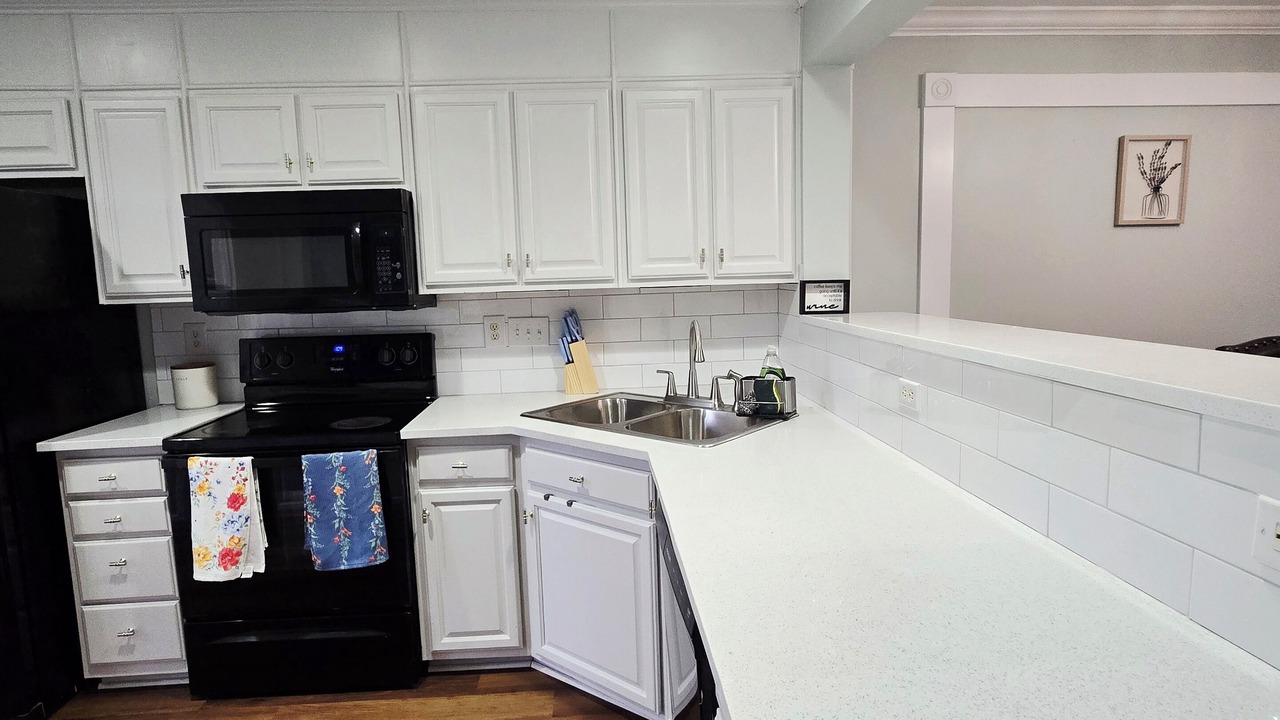 Photo of Kitchen in Davis Lake - Eastfield