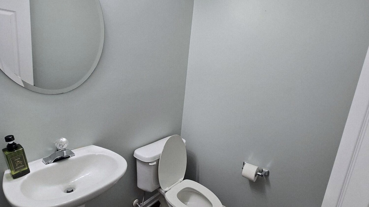 Photo of Bathroom in Davis Lake - Eastfield